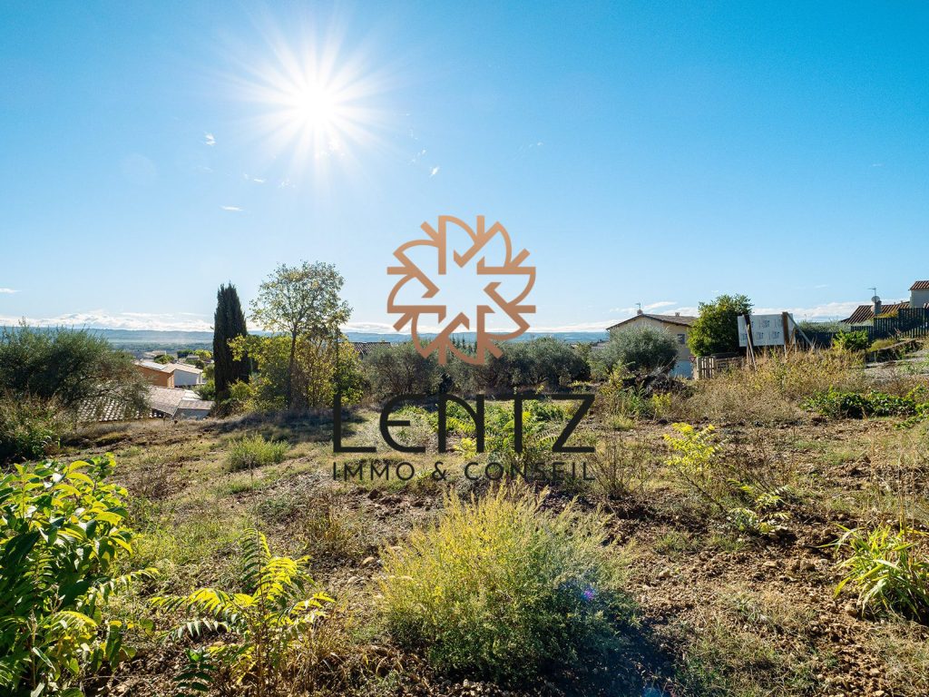 Terrain 597 m² · à Corbières-en-Provence · 163 000 €