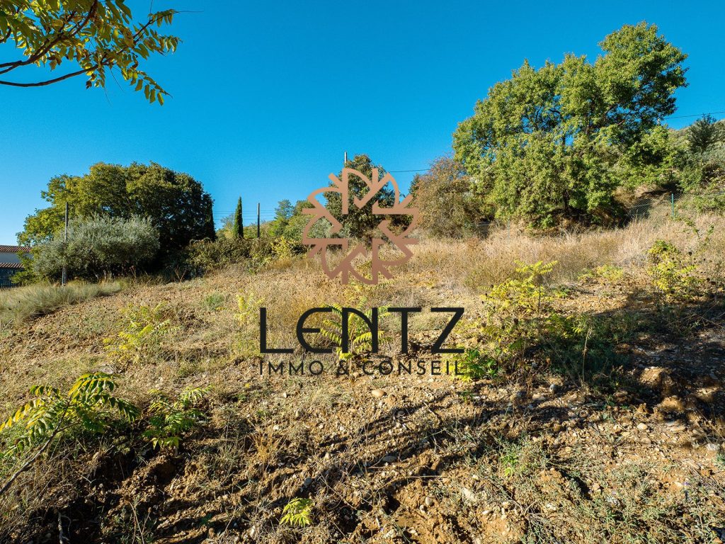 Terrain 484 m² · à Corbières-en-Provence · 129 000 €